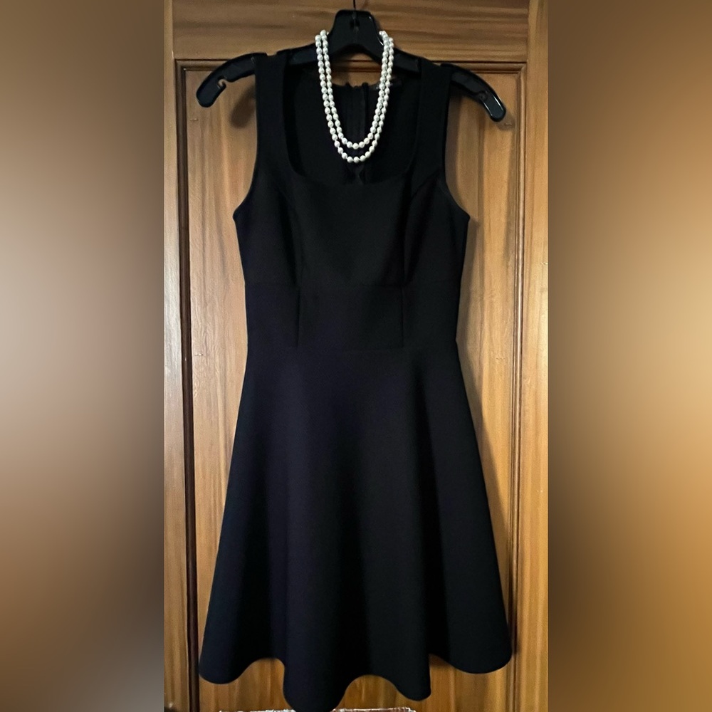 Elegant Black Sleeveless Dress